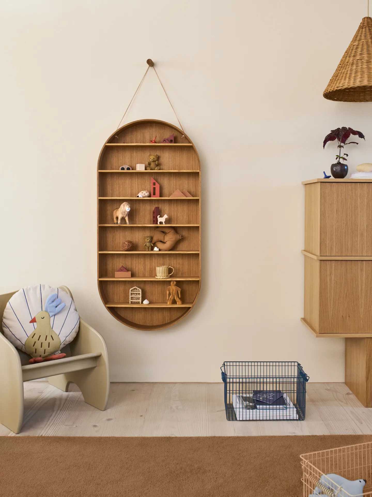 Oval Dorm hylde, Oiled oak Ferm Living