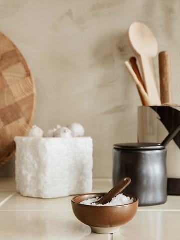 Petite saltskål med ske 2 dele - Chocolate
​ - Ferm Living