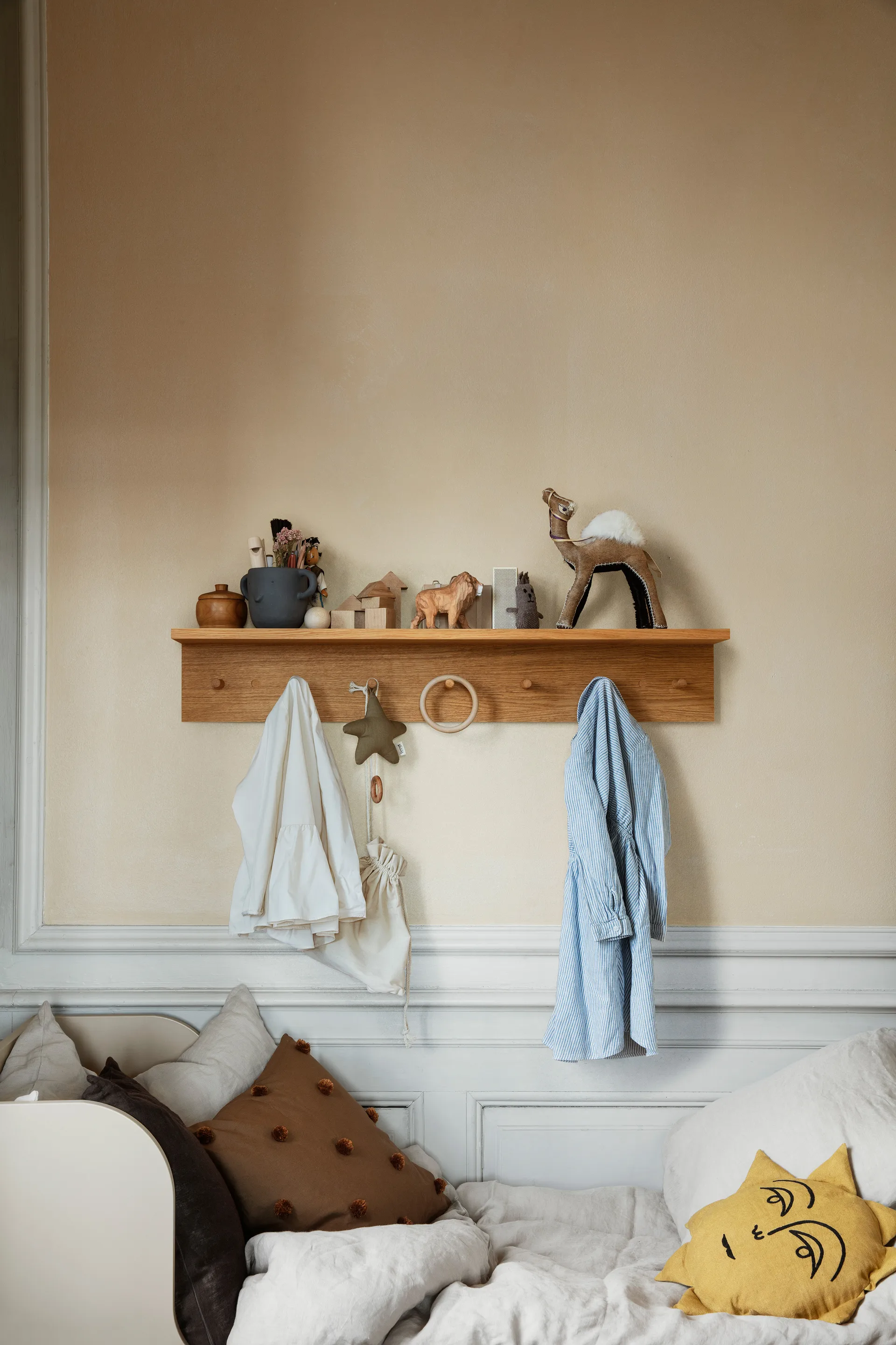 Place Rack knagerække hylde eg, Large Ferm Living