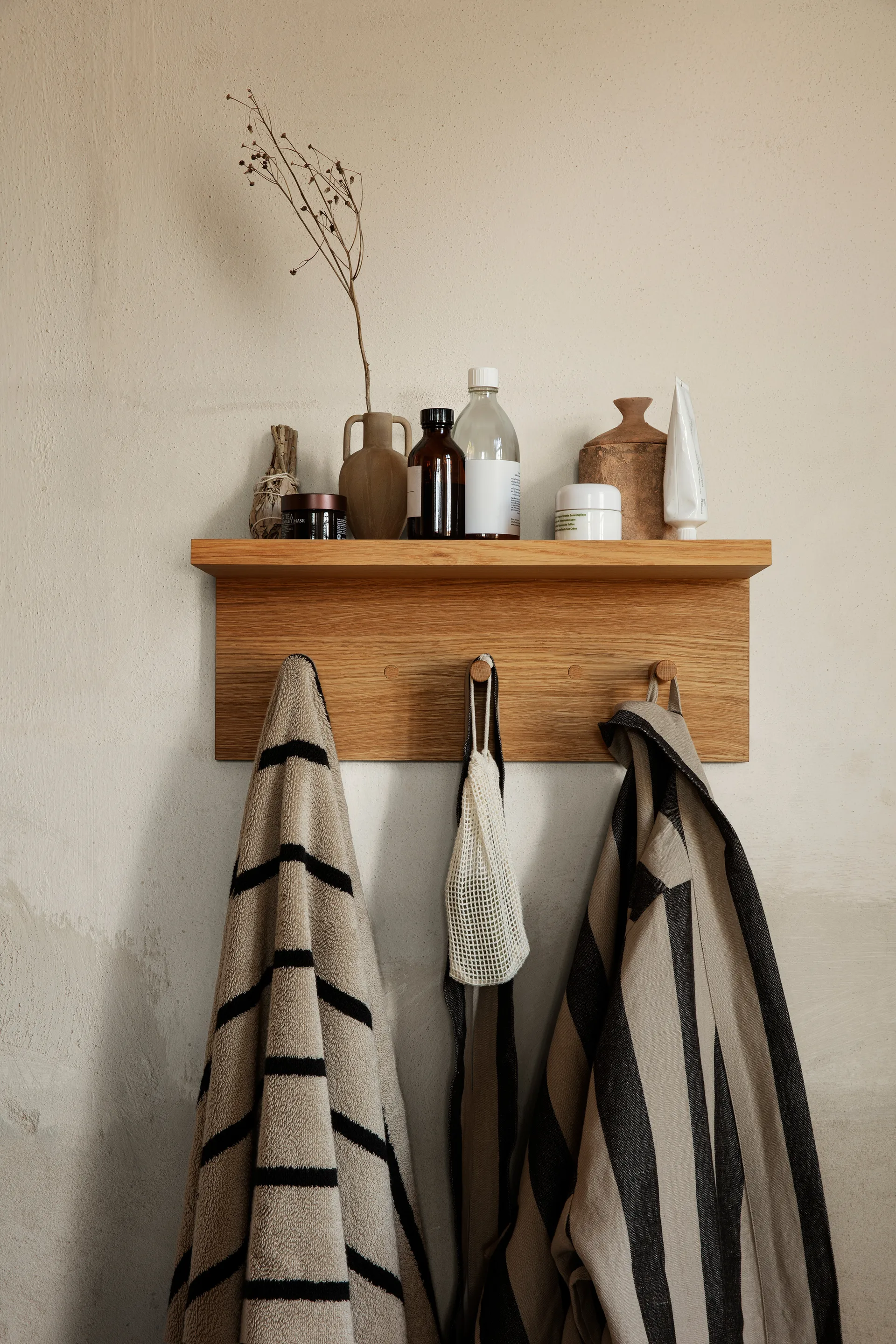 Place Rack knagerække hylde eg, Small Ferm Living