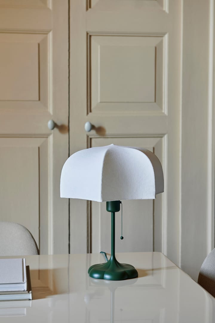 Poem bordlampe Ø30x42 cm, White/Grass green Ferm Living