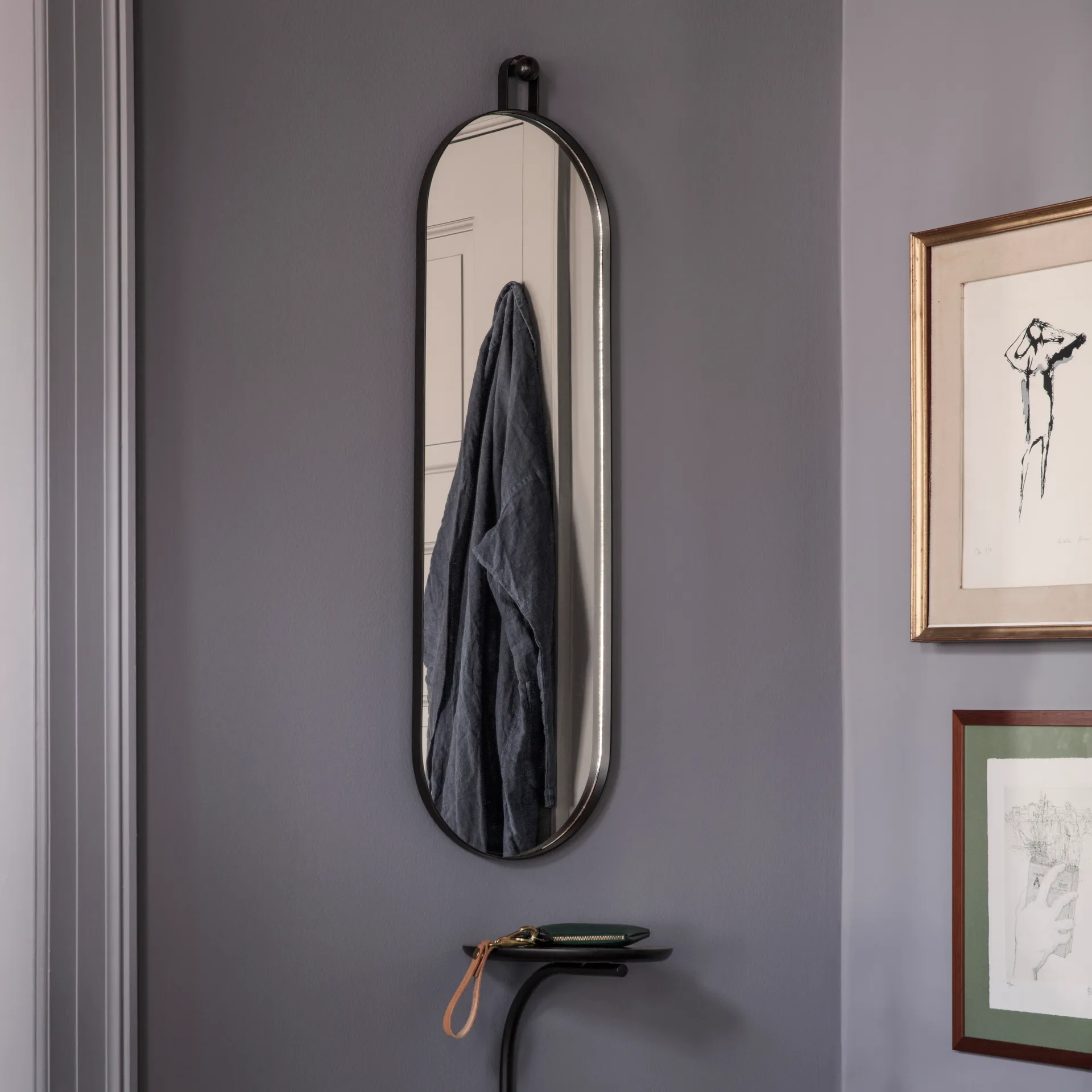 Poise ovalt spejl, sort Ferm Living