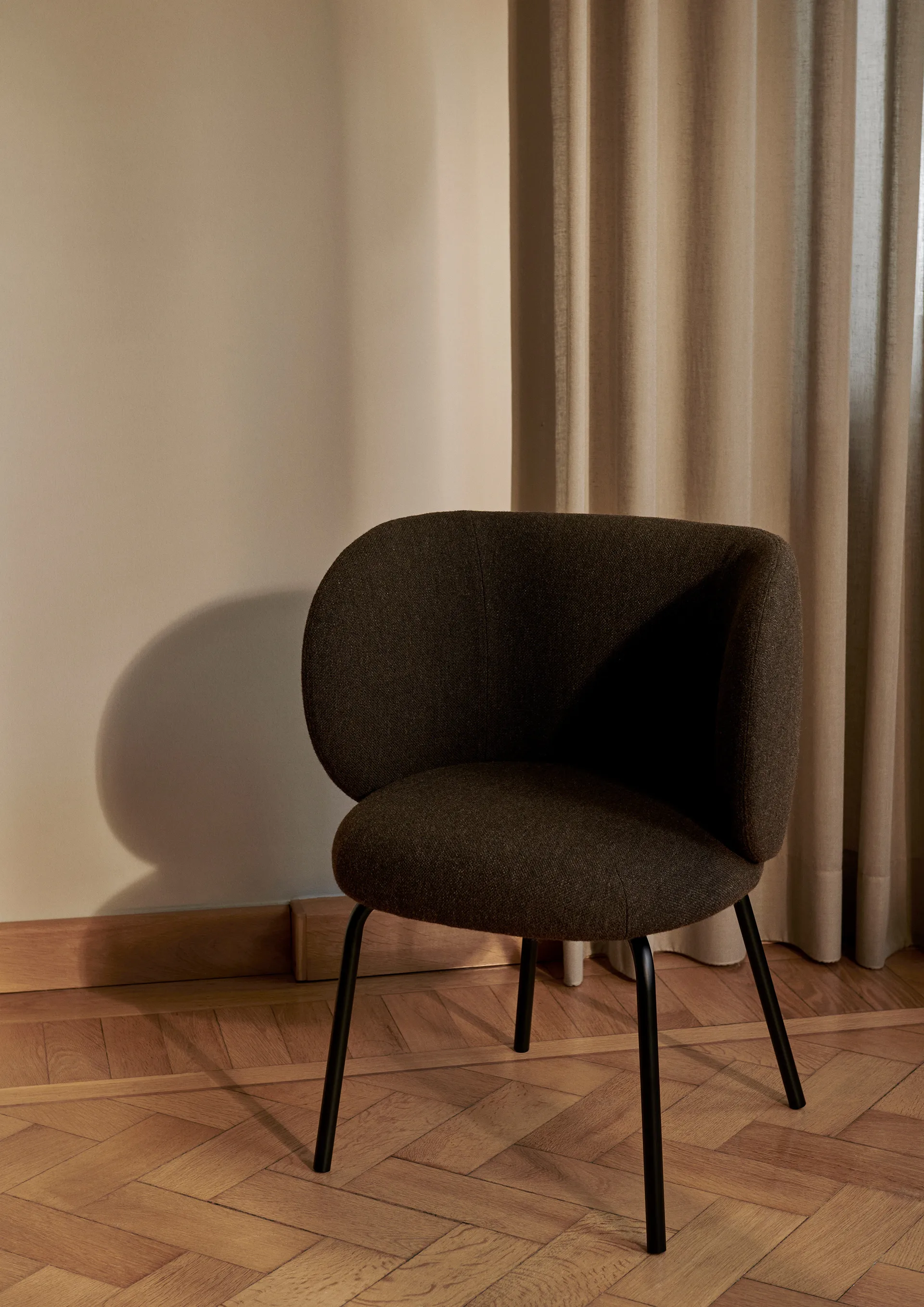 Rico dining chair hallingdal, Dark grey brown/Black Ferm Living