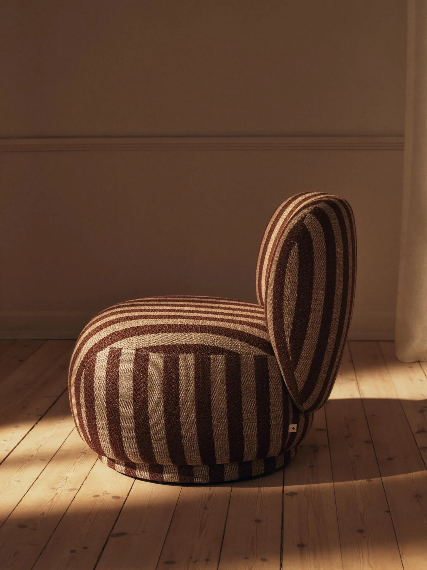 Rico lounge chair piccolo lænestol, Louisiana, Sand-chocolate Ferm Living