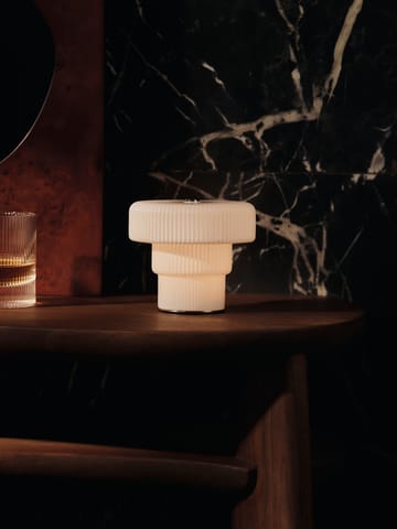 Ripple bærbar bordlampe 10 cm - White - Ferm Living