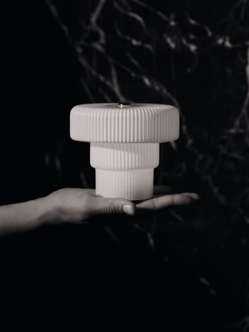 Ripple bærbar bordlampe 10 cm - White - Ferm Living