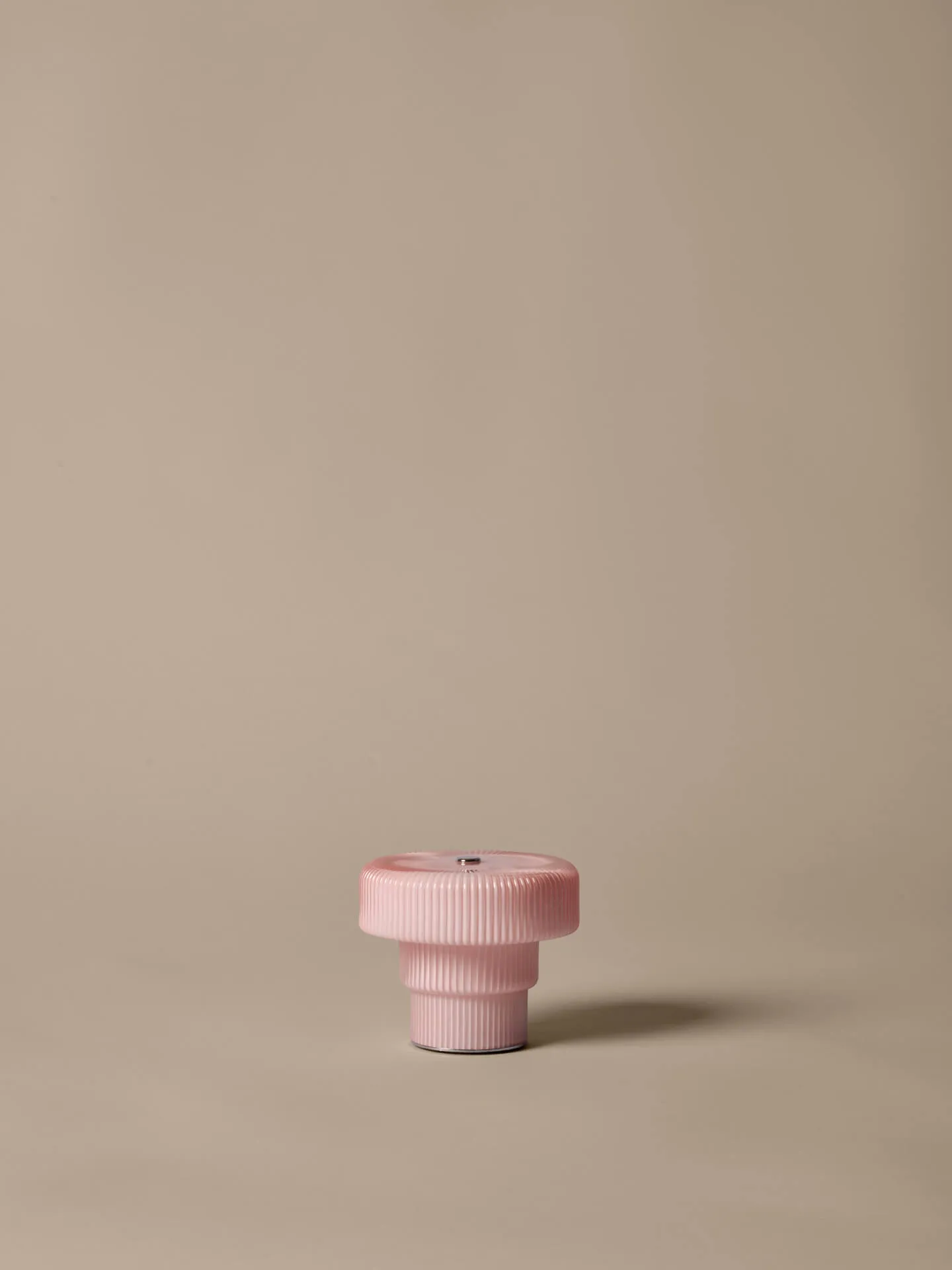 Ripple bærbar bordlampe, Pale rose (rosa), 10 cm Ferm Living