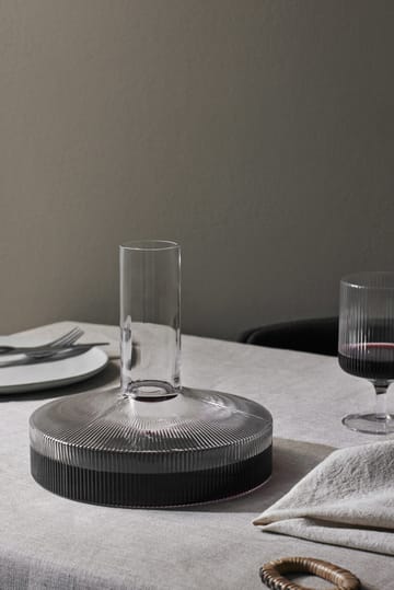 Ripple vinkaraffel - Smoked Grey - Ferm Living