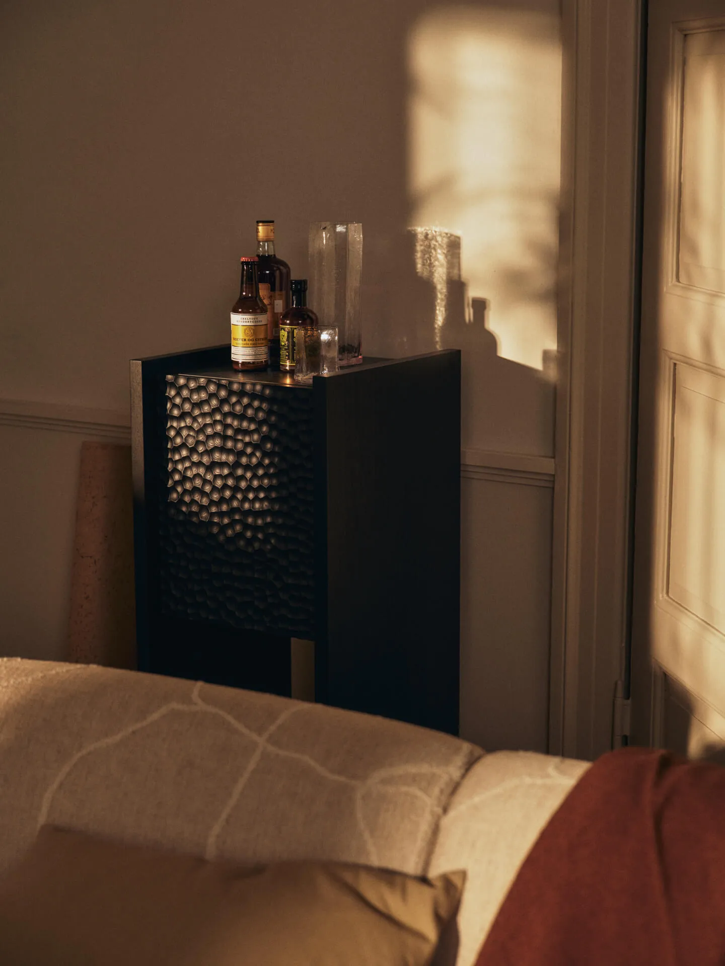 Scarni skab, Mørkbejset ask, 38x40x100 cm Ferm Living