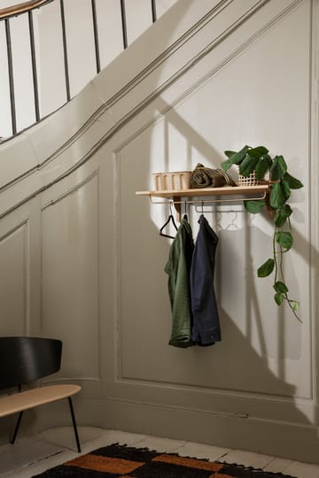 Sector hylde med stang 37x87 cm - Oak-brass - Ferm Living