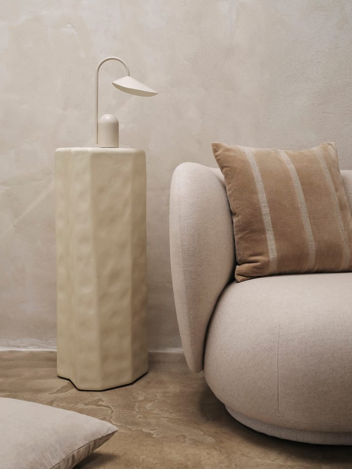 Senti Stripe pude 50x50 cm, Dark sand-linen Ferm Living