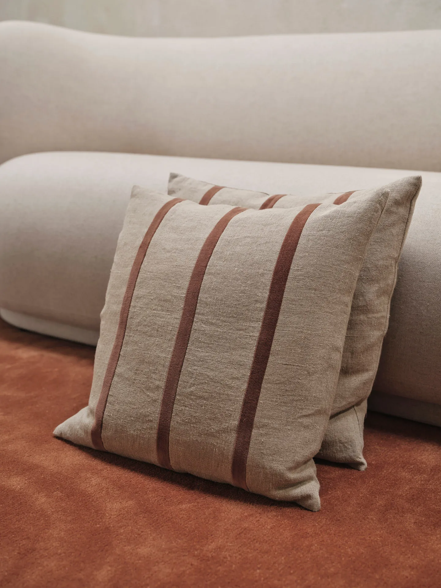 Senti Stripe pude 50x50 cm, Linen-carob brown Ferm Living