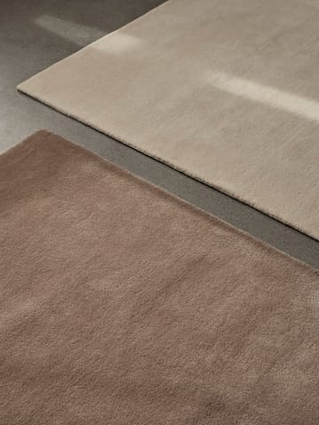 Stille tuftet tæppe - Ash Brown, 140x200 cm - Ferm Living