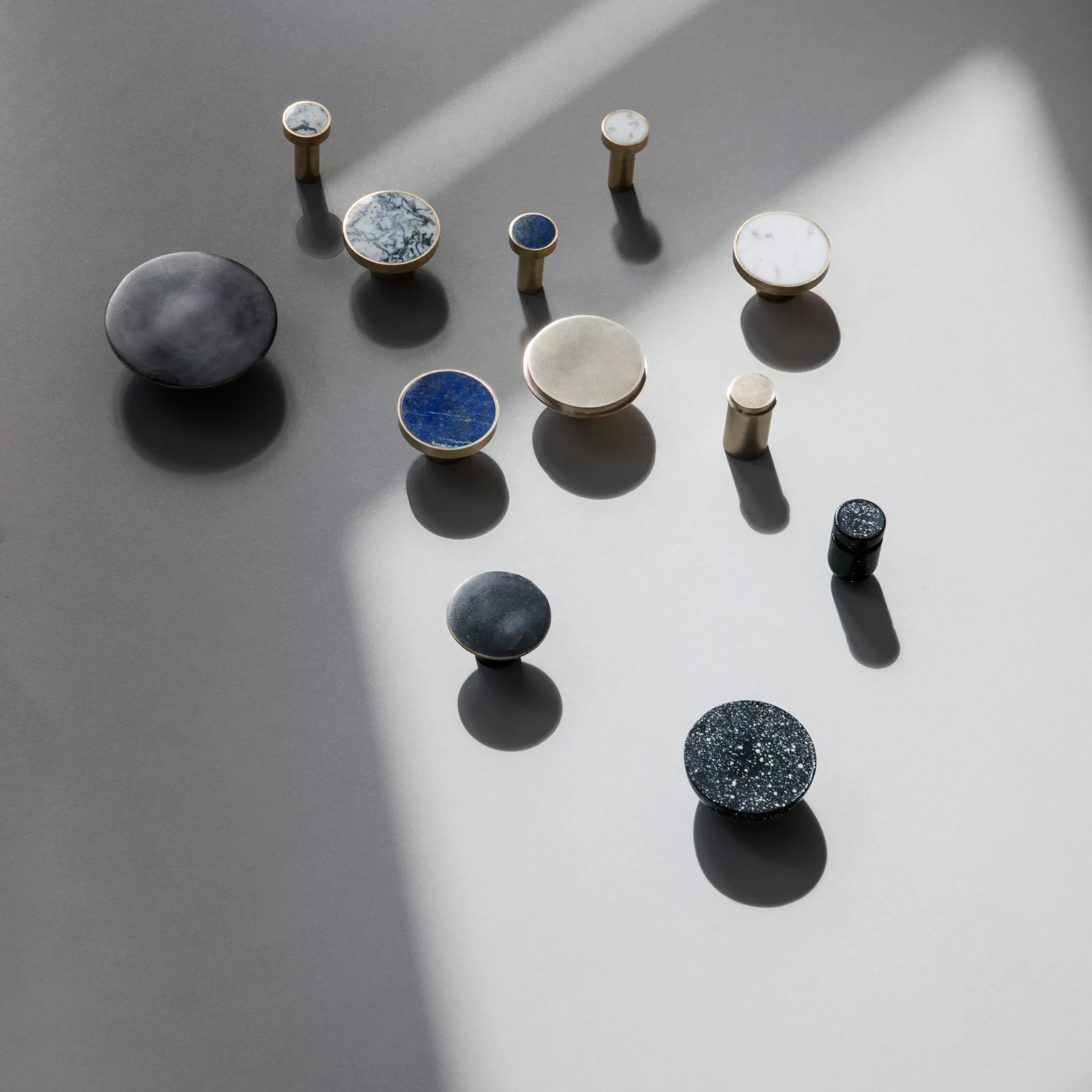 Stone krog lille, Hvidt marmor/Messing Ferm Living