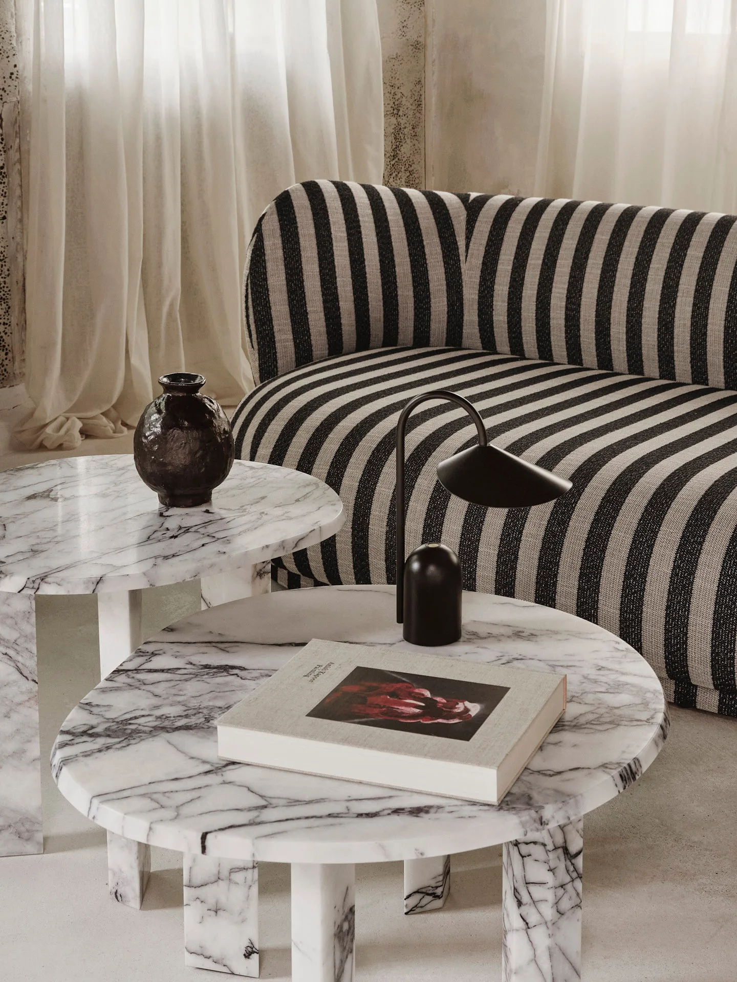 Taula sofabord Ø67x35 cm, White-charcoal Ferm Living