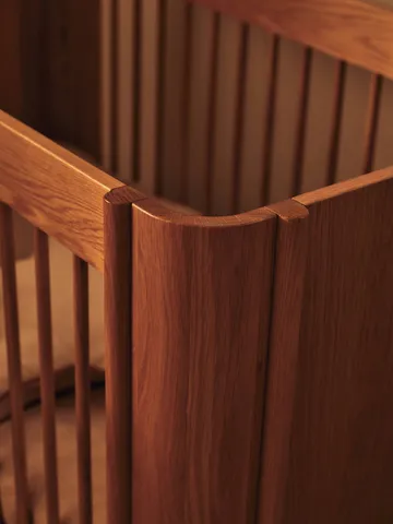 Tilu tremmeseng - Natural oak, 129x68,5x80 cm - Ferm Living