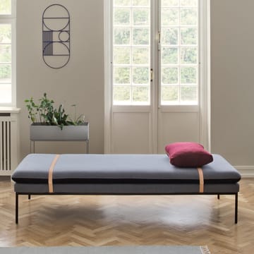 Turn daybed - stof Fiord by kvadrat dark blue, sort stel - Ferm Living