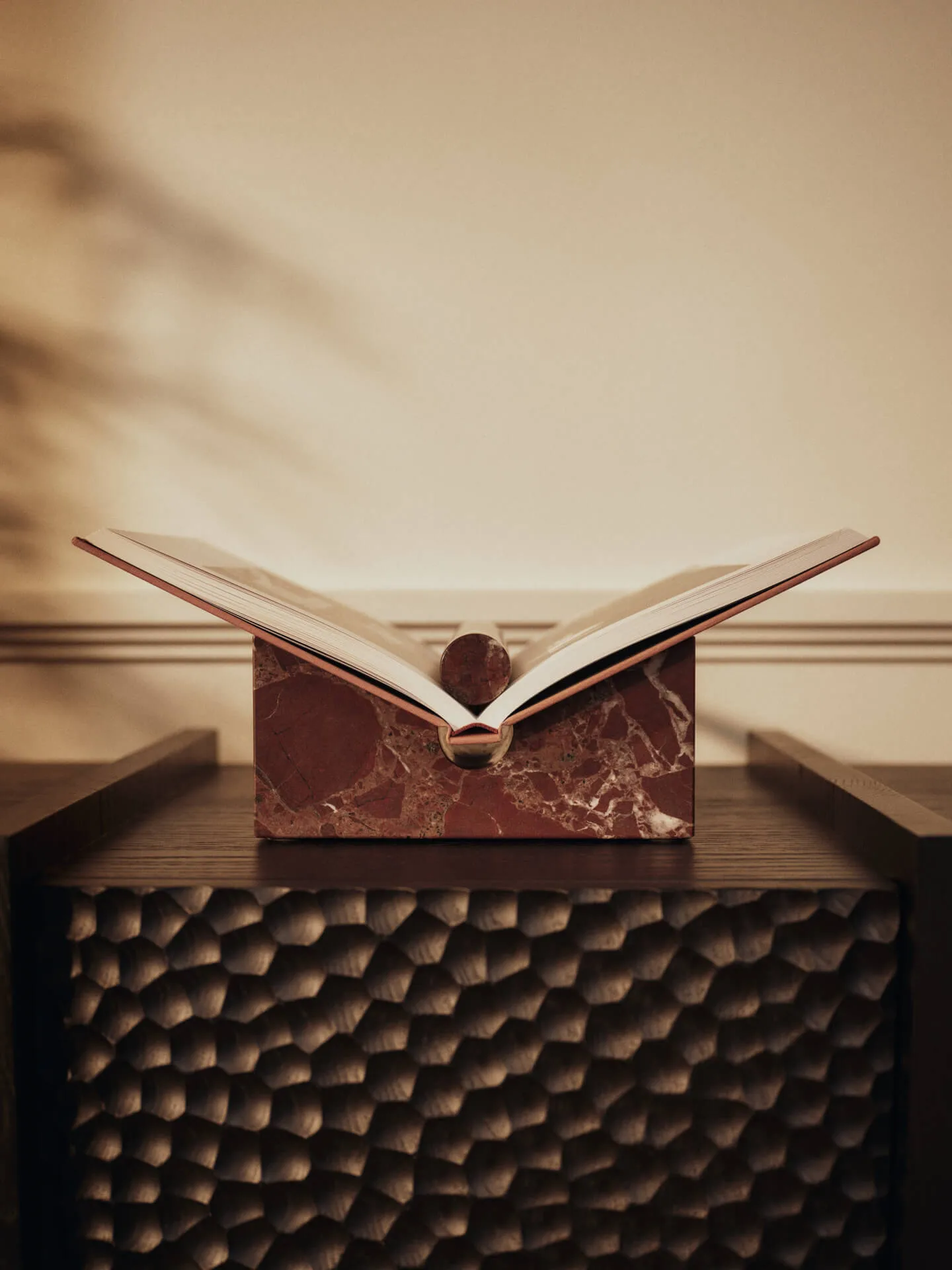 Tvara bogstøtte, Rosso levanto, 22x22 cm Ferm Living