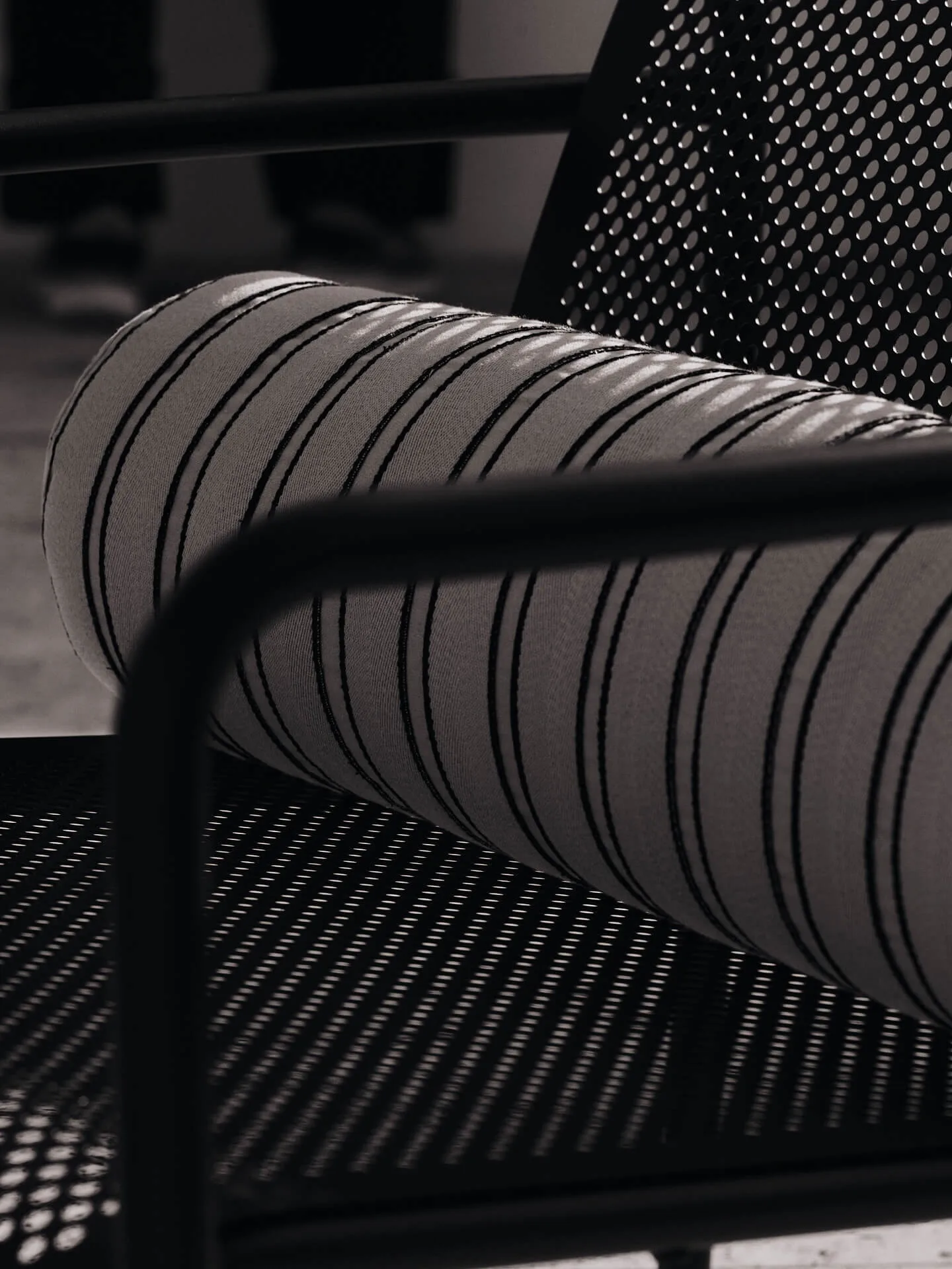 Twill bolster cylinderpude, Off-white-black Ferm Living