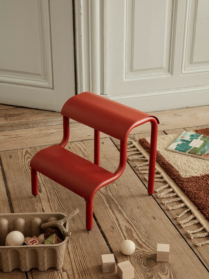 Up taburet med trin, Poppy Red Ferm Living