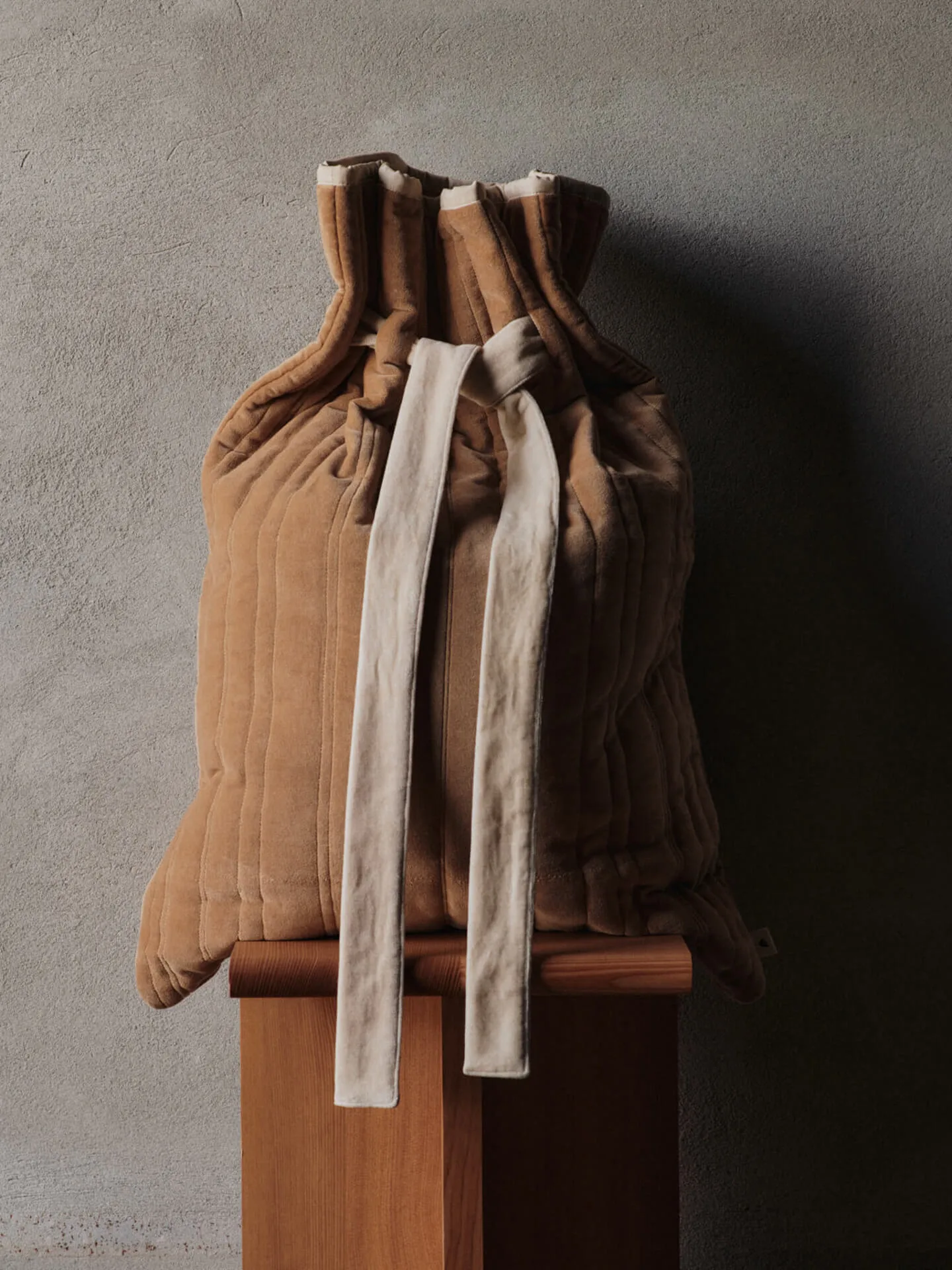 Vari quilted sæk 50x70 cm, Velvet-tan Ferm Living