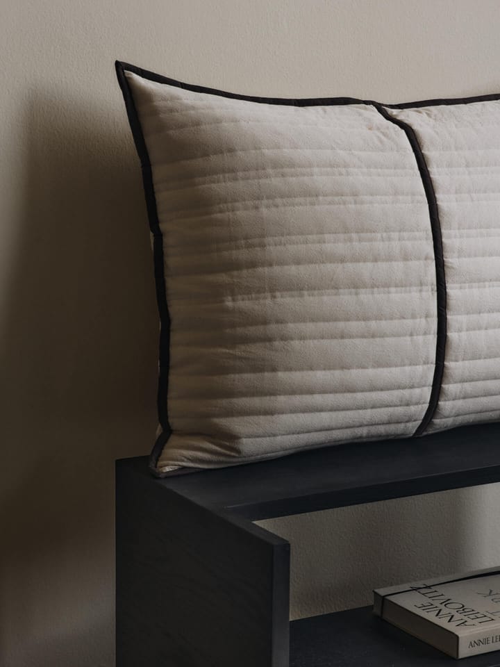 Vari quiltet pude 60x80 cm, Natural-dark chocolate Ferm Living