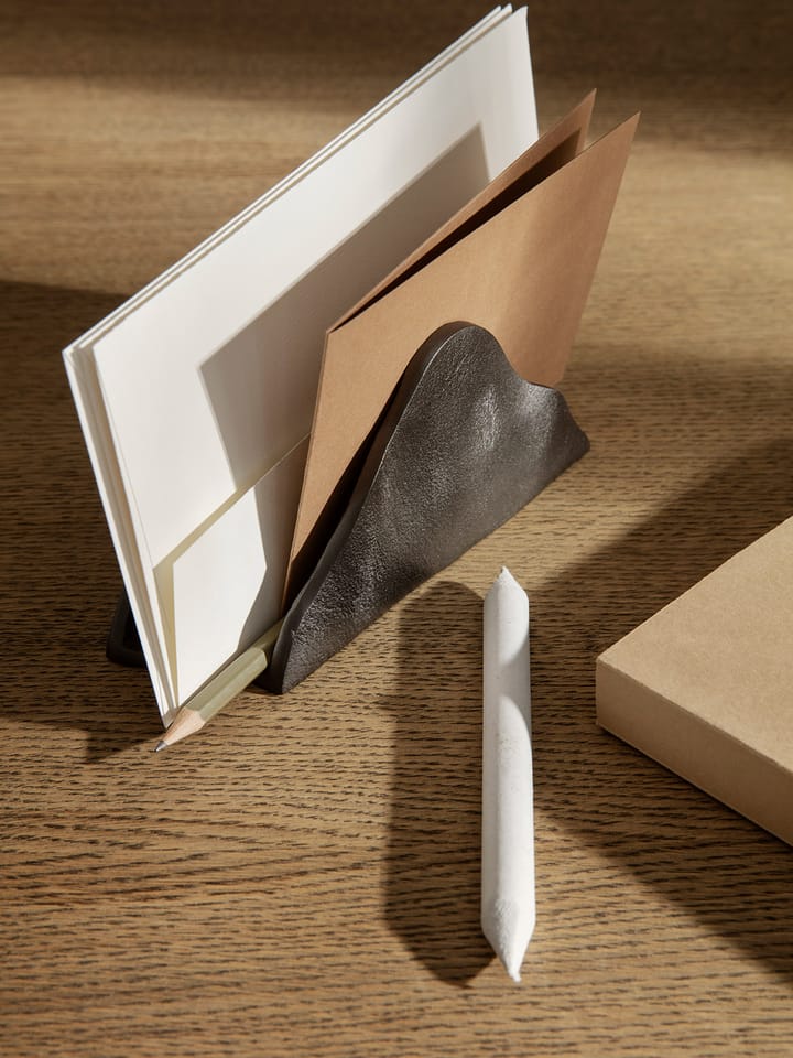 Yama brevbakke, Sværtet aluminium Ferm Living