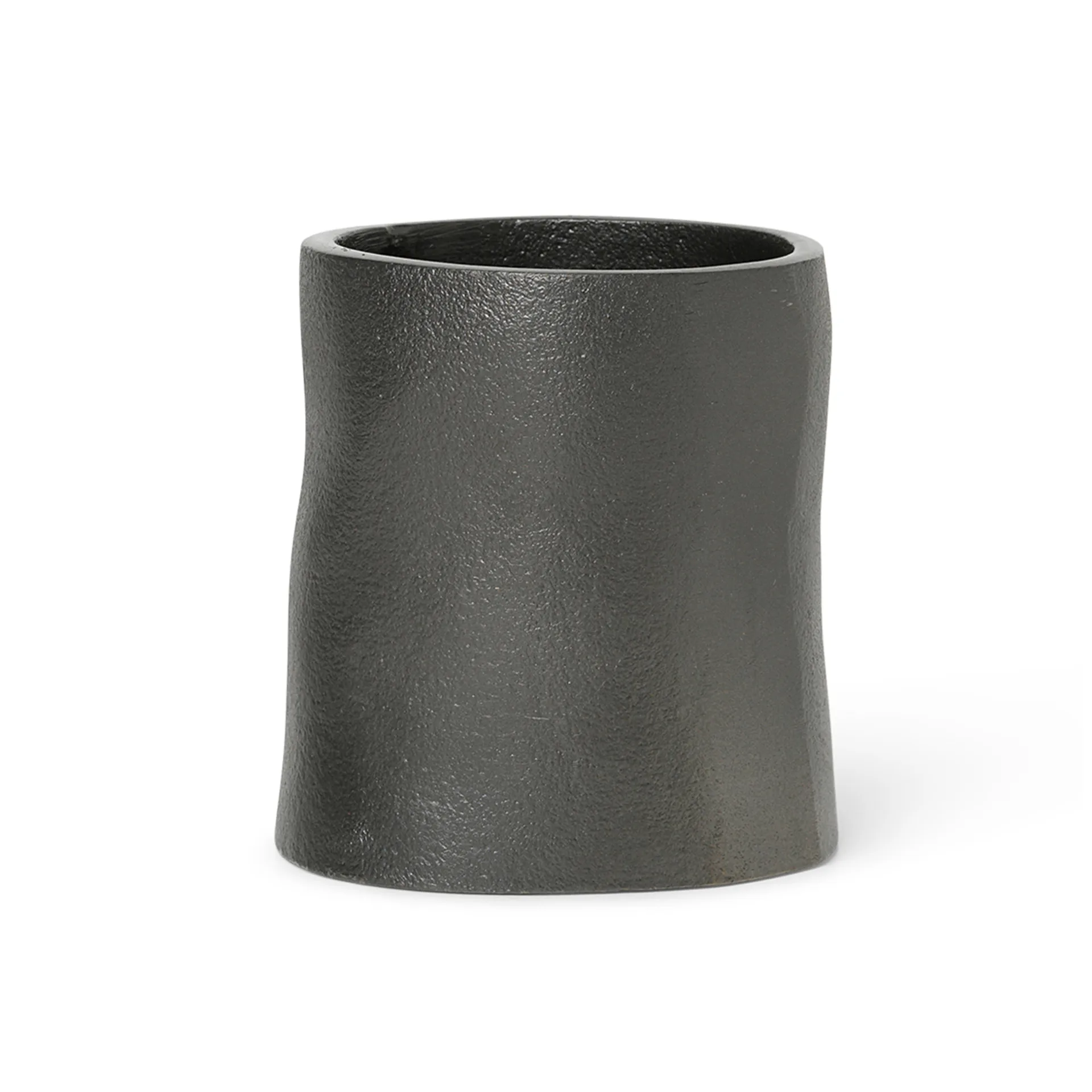 Yama Cup small Ø7,8 cm, Sværtet aluminium Ferm Living