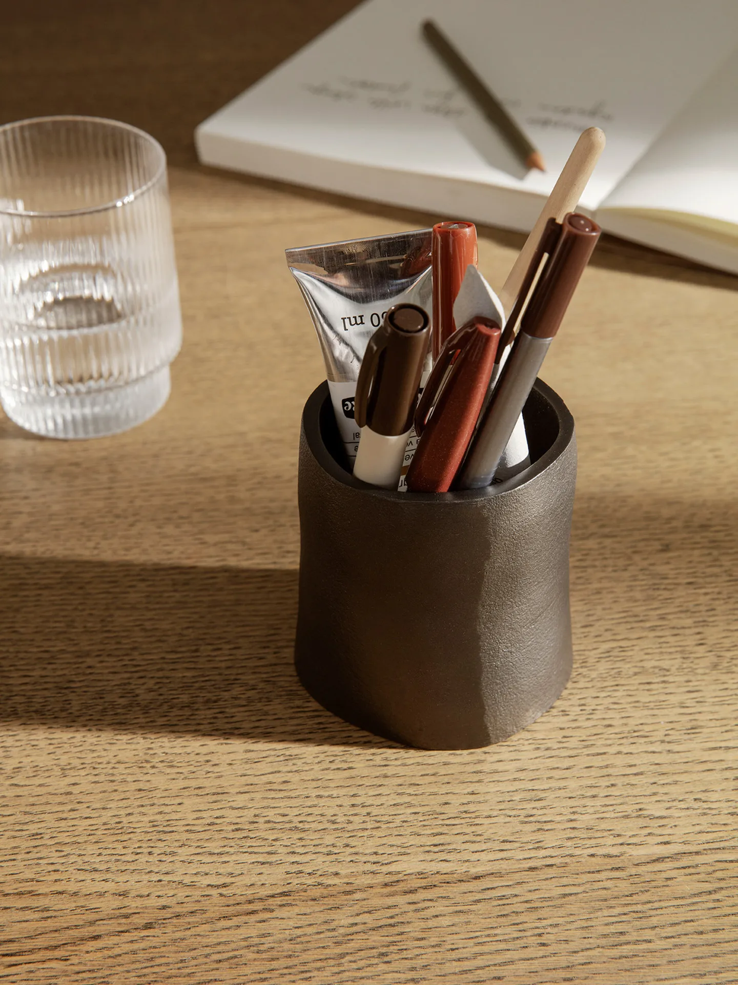 Yama Cup small Ø7,8 cm, Sværtet aluminium Ferm Living