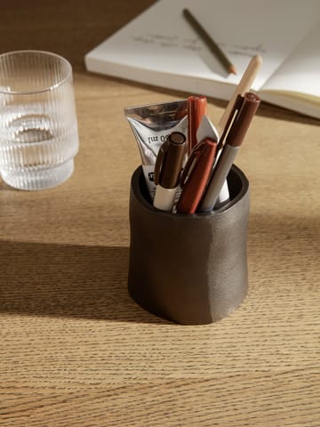 Yama Cup small Ø7,8 cm - Sværtet aluminium - ferm LIVING