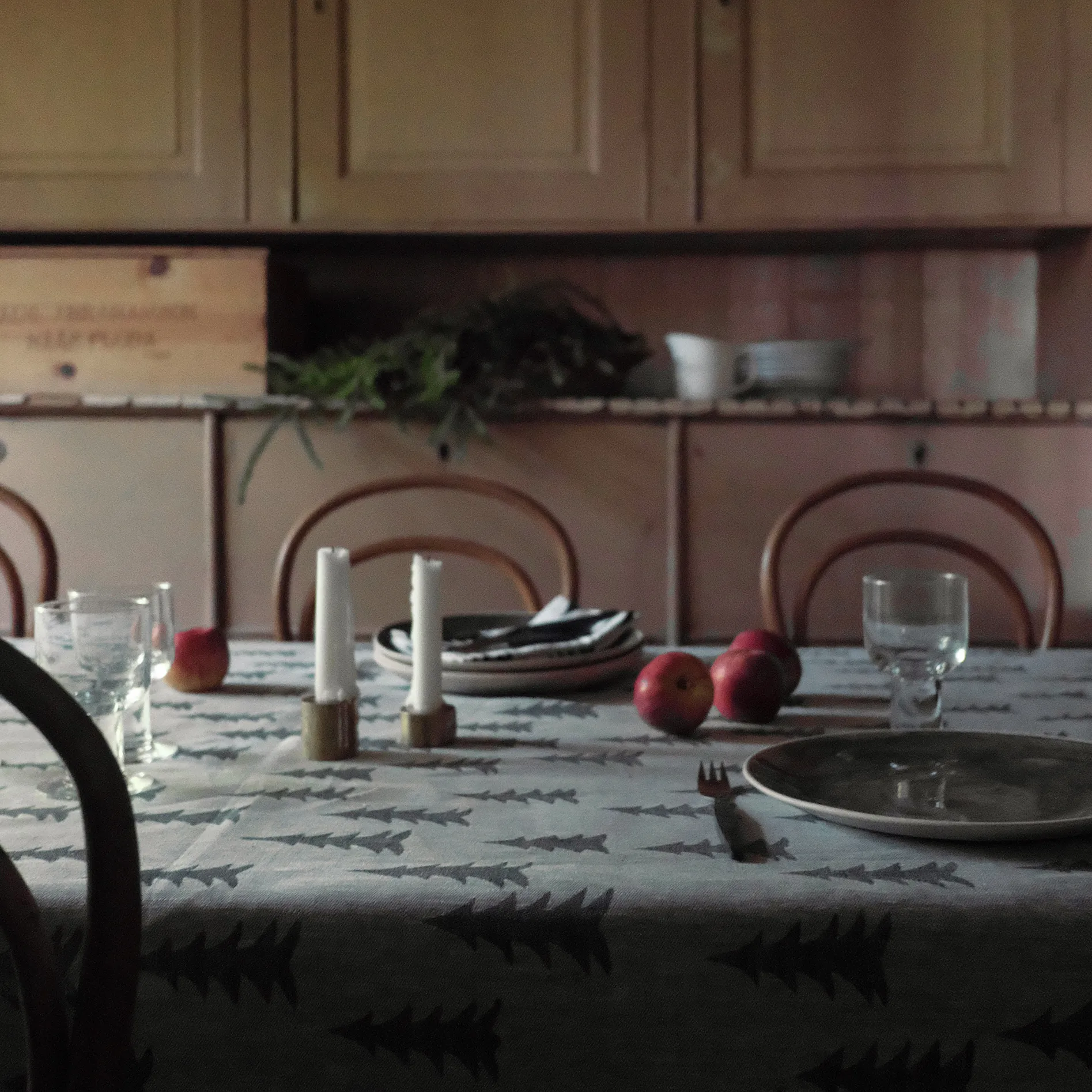 Gran jacquardvævet borddug 147x250 cm, Grøn/Grå Fine Little Day