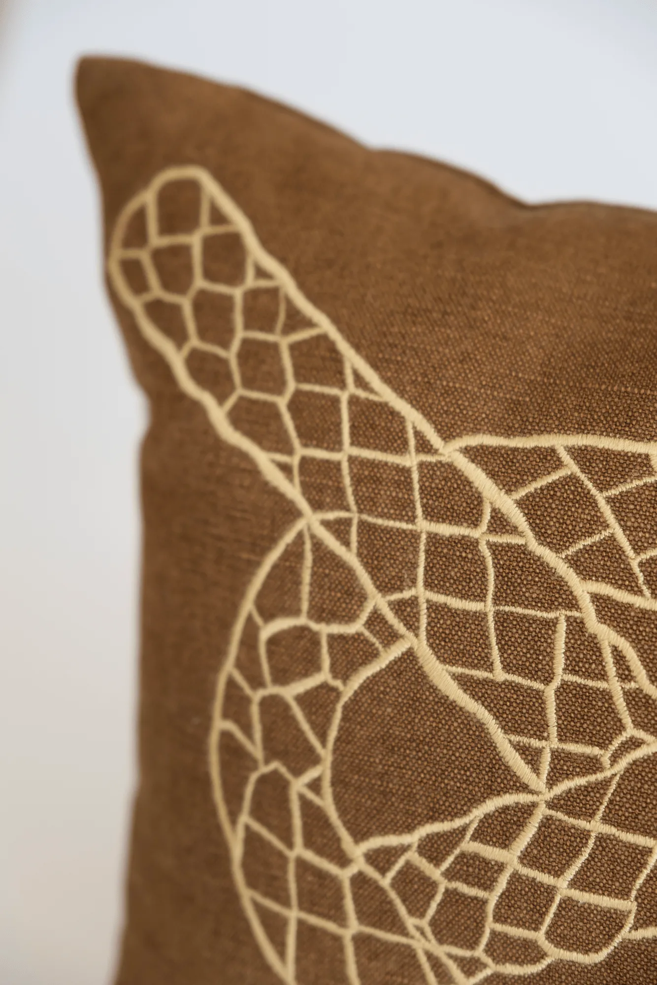 Knop pyntepude, Brun-guld-blå, 27x40 cm Fine Little Day