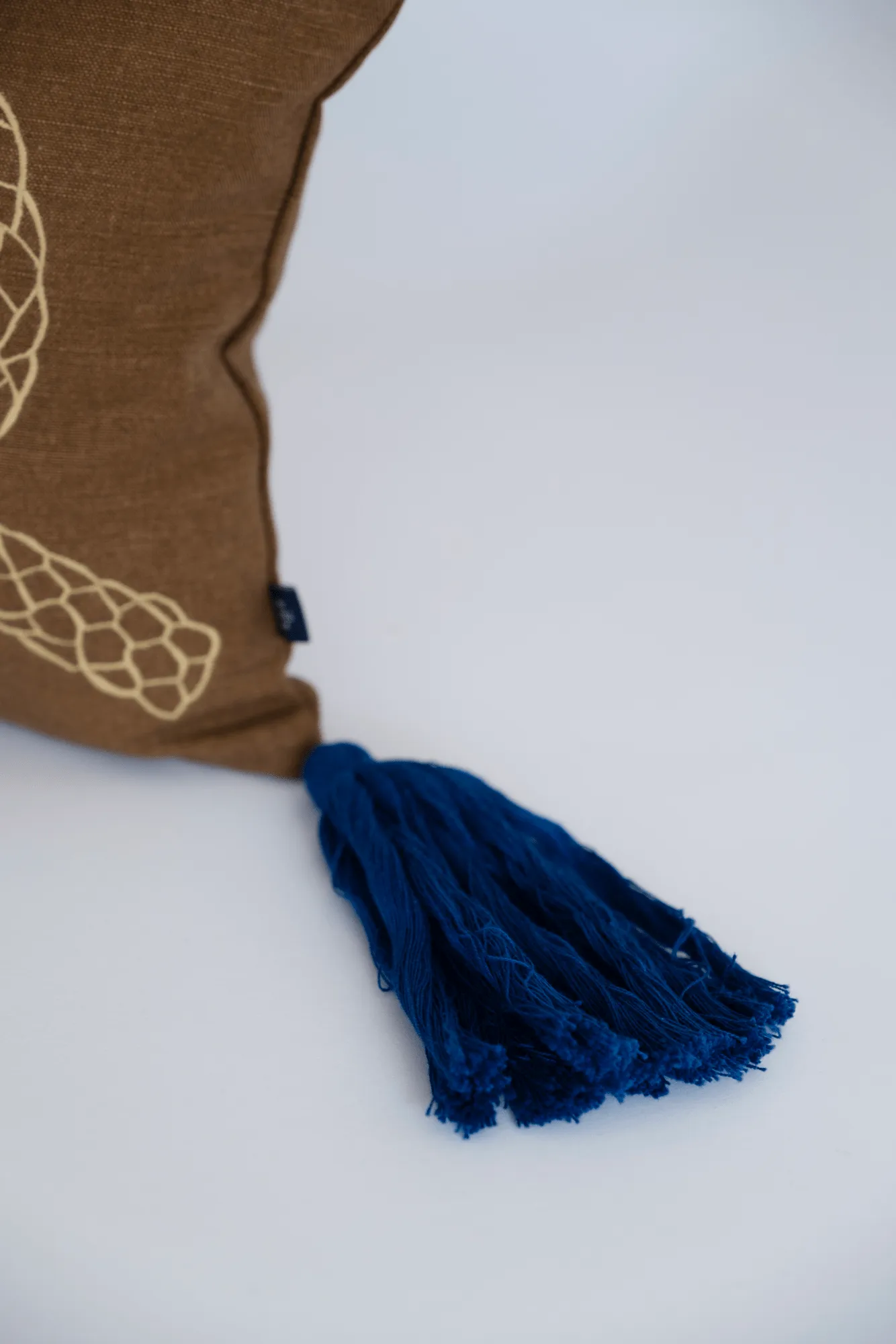 Knop pyntepude, Brun-guld-blå, 27x40 cm Fine Little Day