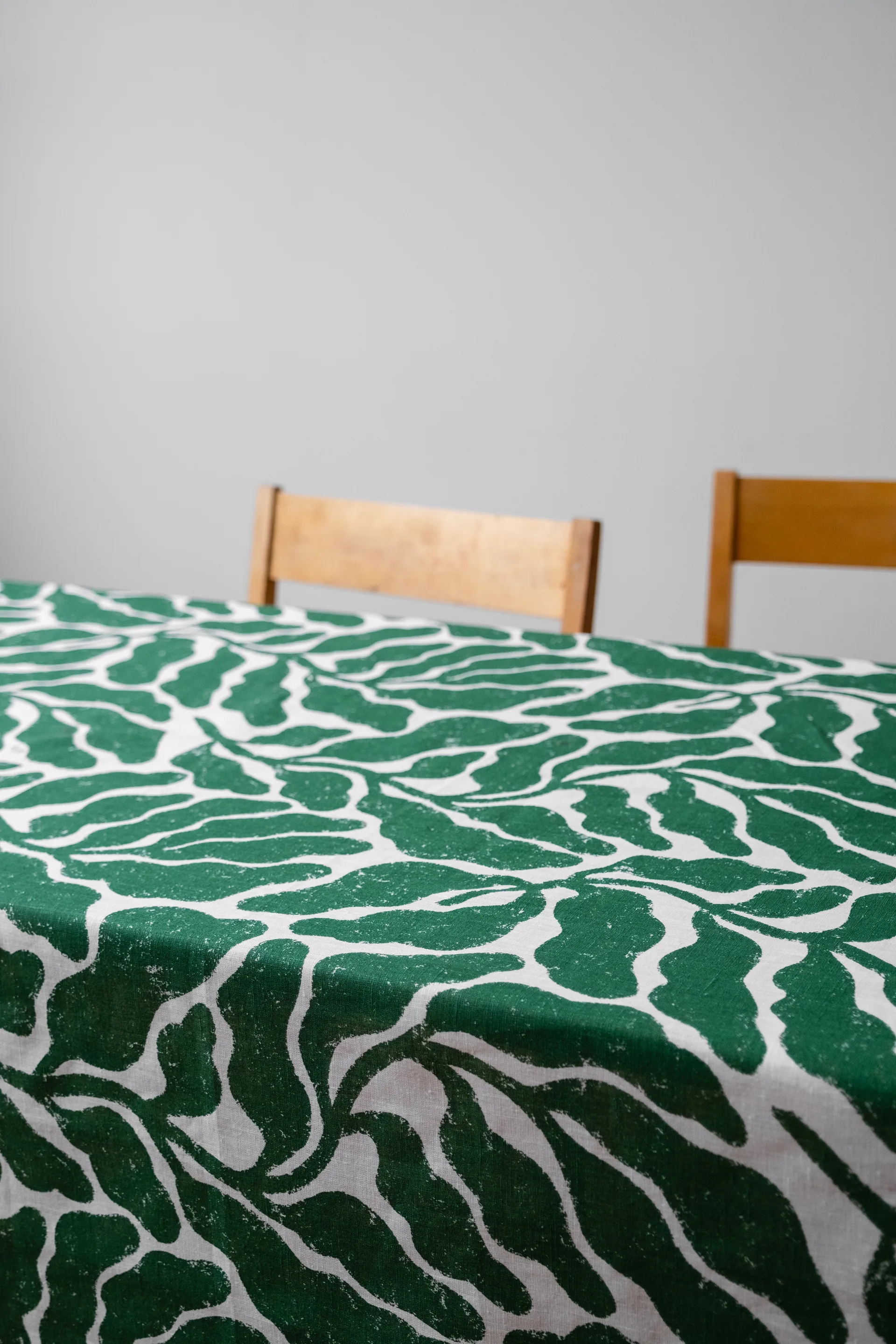 Leaves borddug, Gren, 149x250 cm Fine Little Day