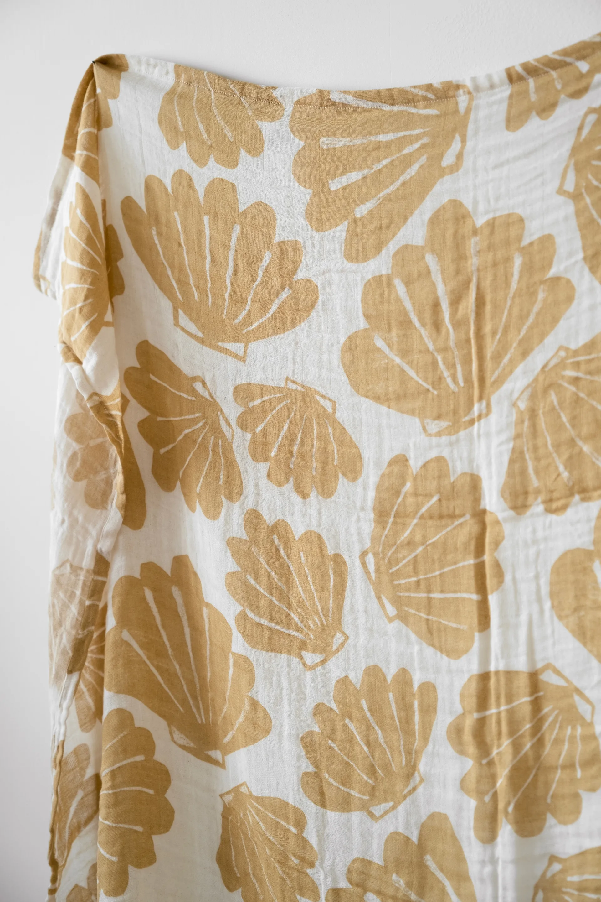 Snäcka musselintæppe 120x120 cm, Sand Fine Little Day