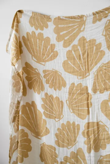 Snäcka musselintæppe 120x120 cm - Sand - Fine Little Day