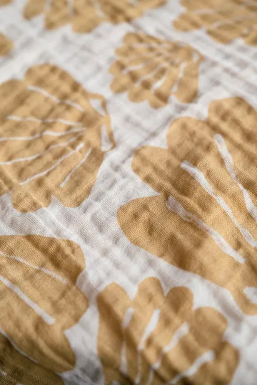 Snäcka musselintæppe 120x120 cm - Sand - Fine Little Day