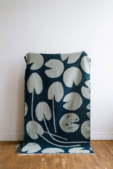 Water lilies plaid 130x220 cm - Grøn - Fine Little Day