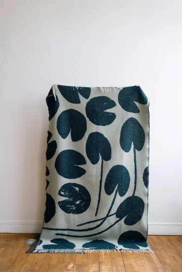 Water lilies plaid 130x220 cm - Grøn - Fine Little Day