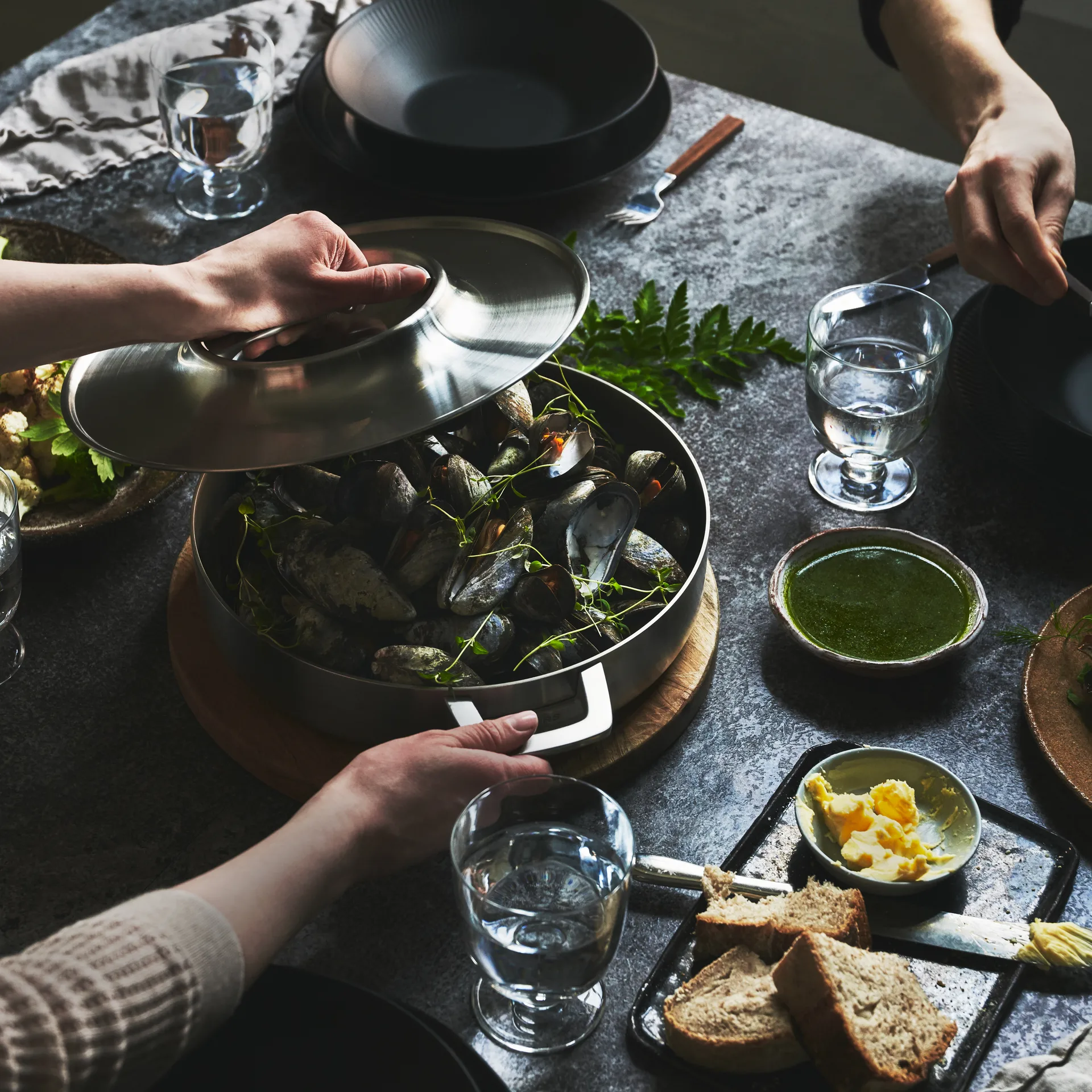 Norden dyb ovnplade rustfrit stål, 28 cm Fiskars