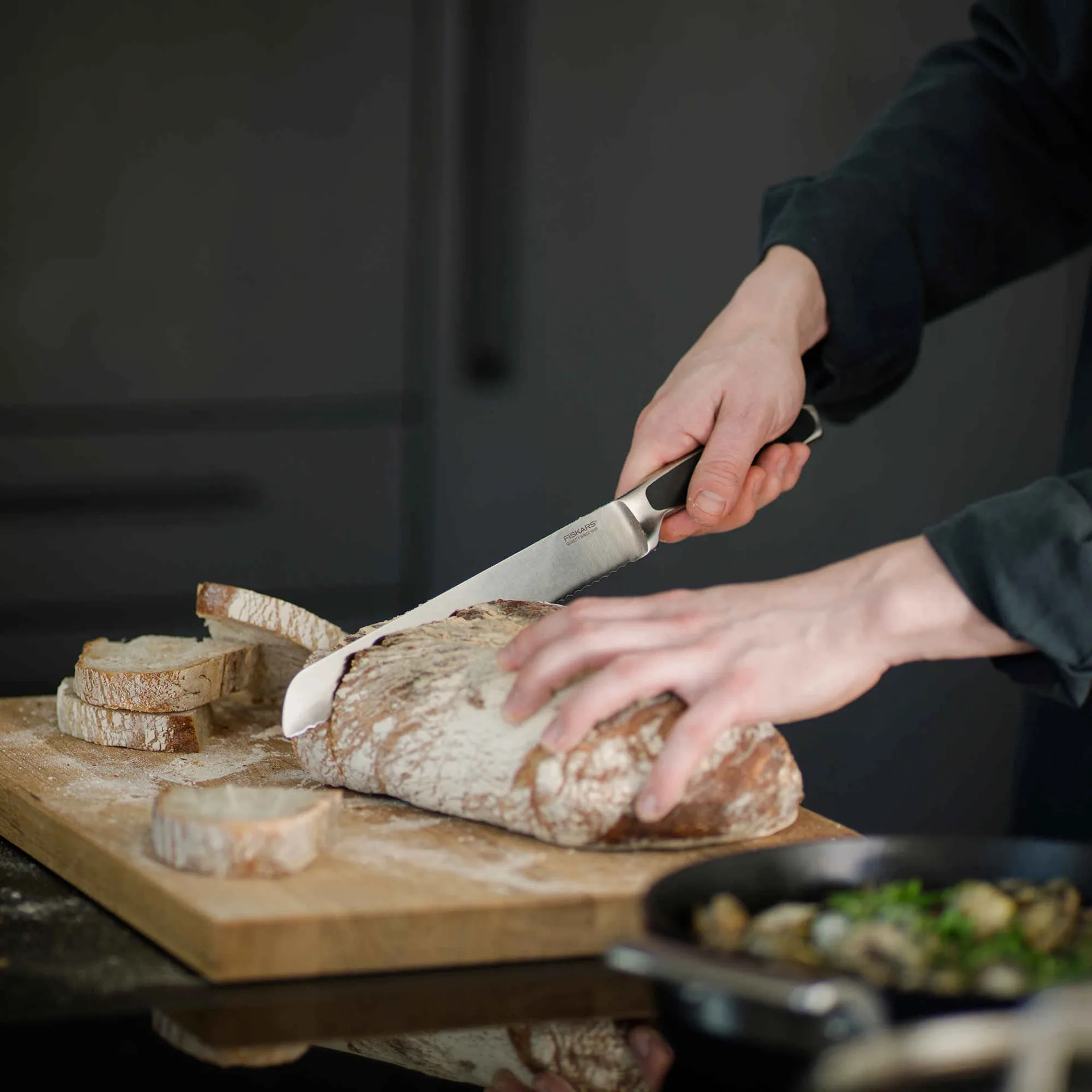 Royal brødkniv, 23 cm Fiskars