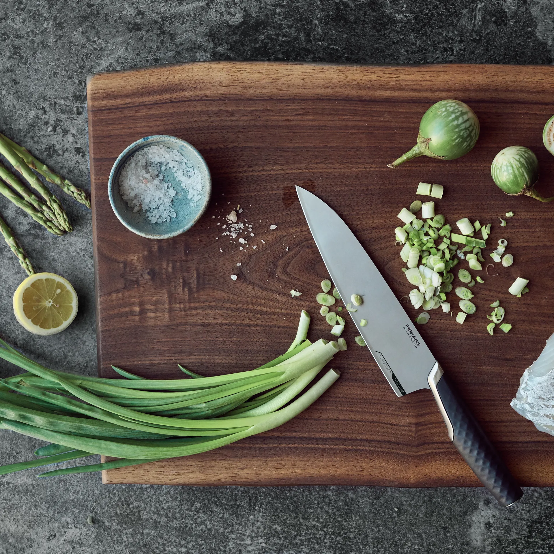 Titanium kokkekniv 20 cm, Sort Fiskars