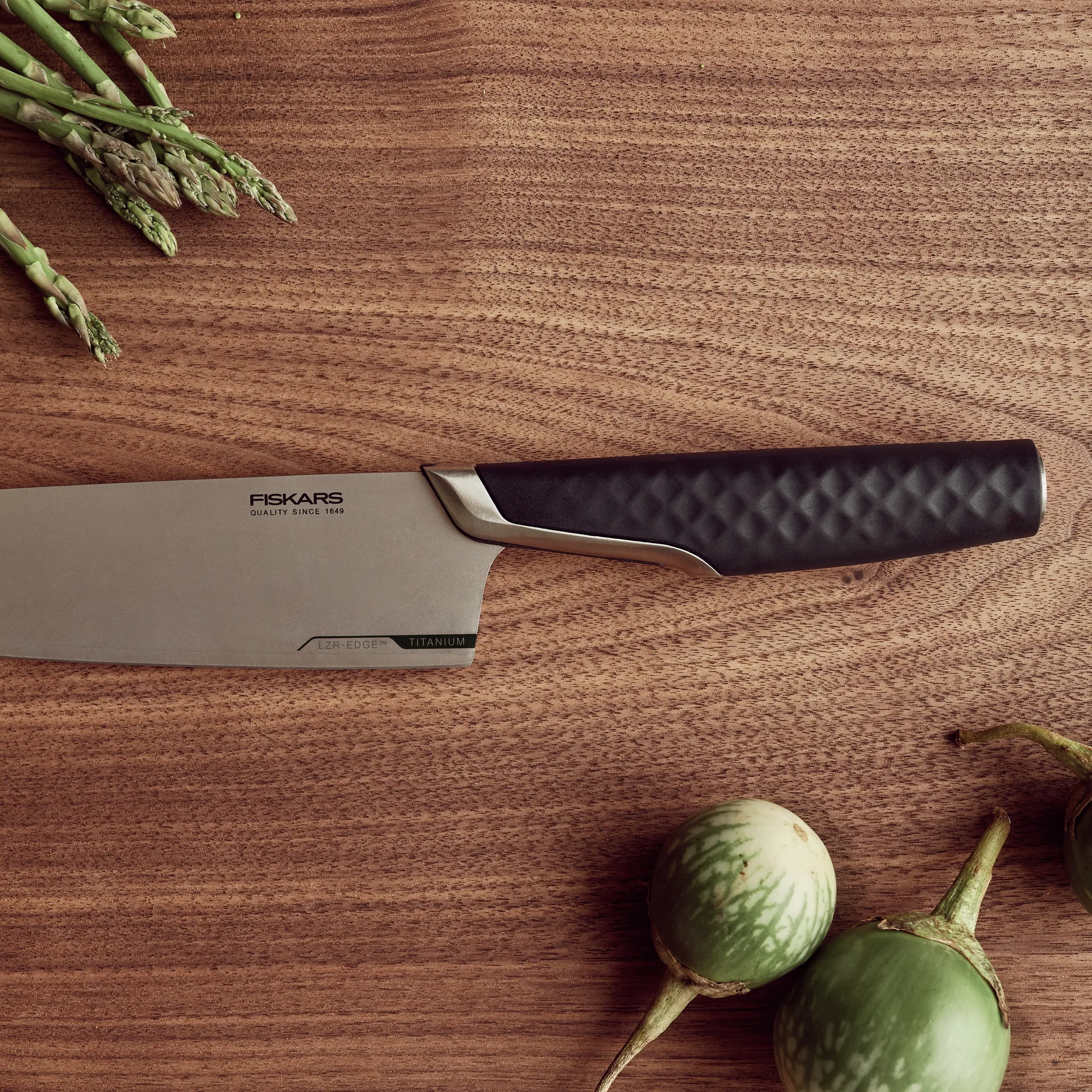 Titanium kokkekniv 20 cm, Sort Fiskars