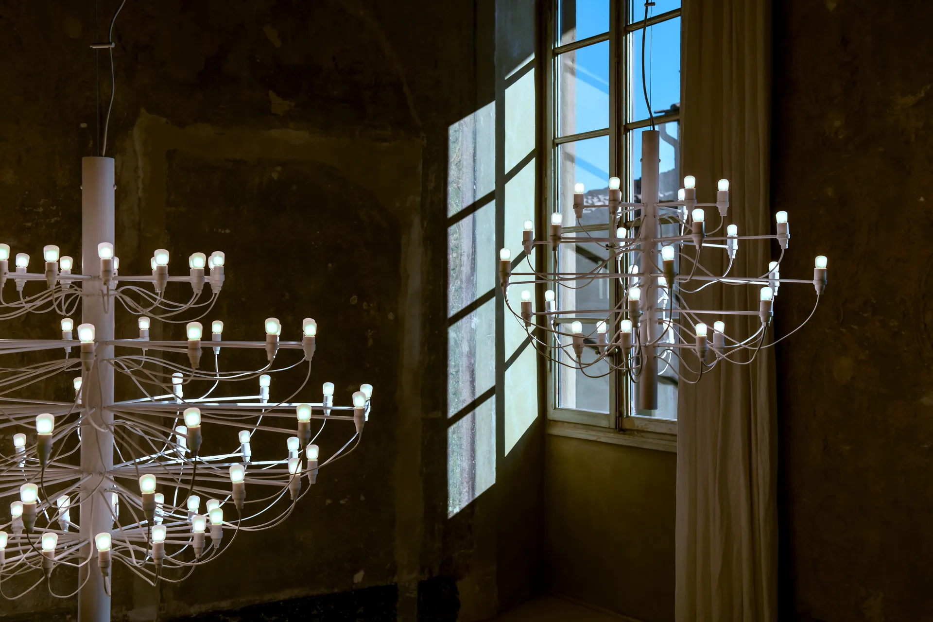 2097 Sarfatti lysekrone, Mat hvid 30 lamper Flos