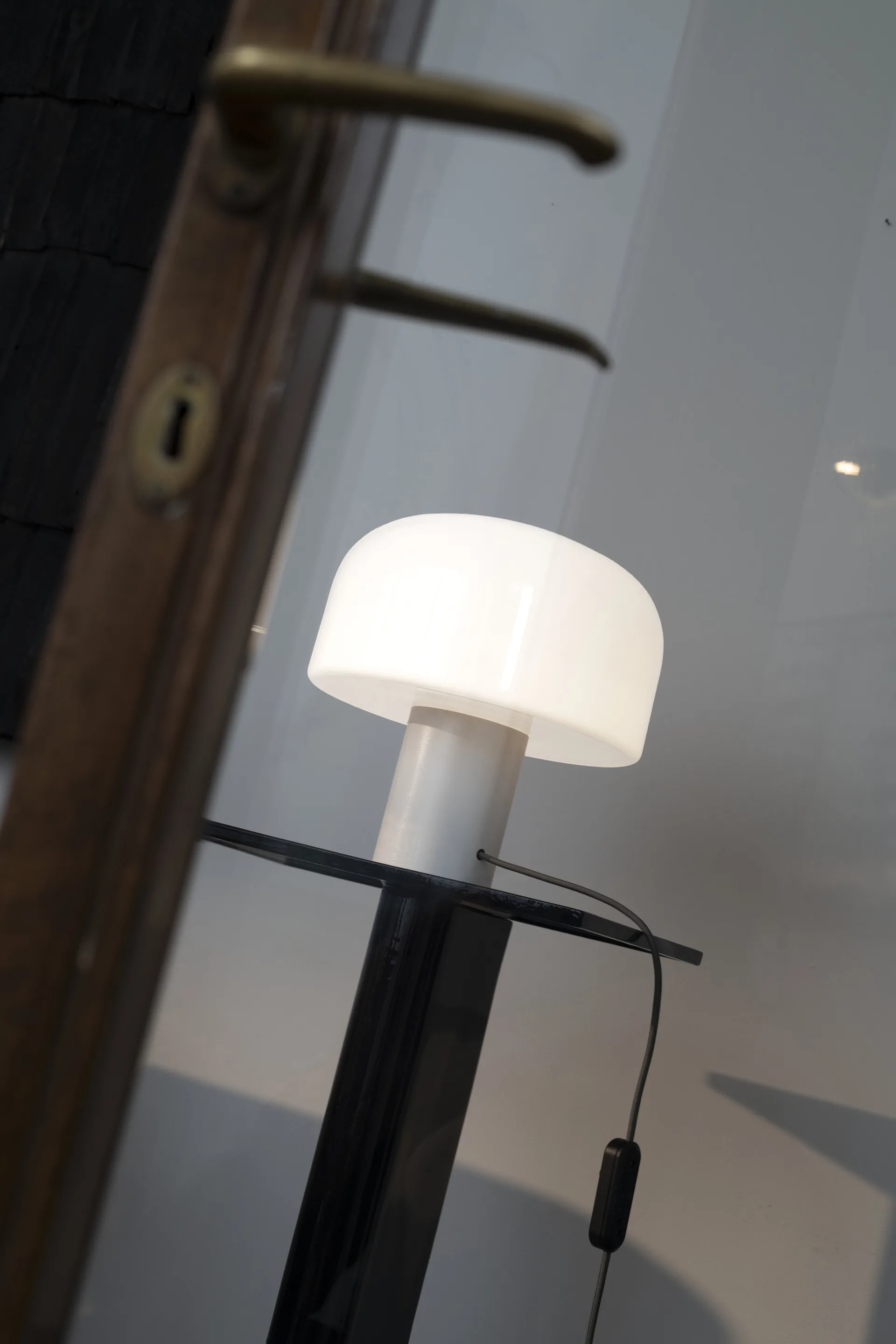 Bellhop Glass T bordlampe, White Flos