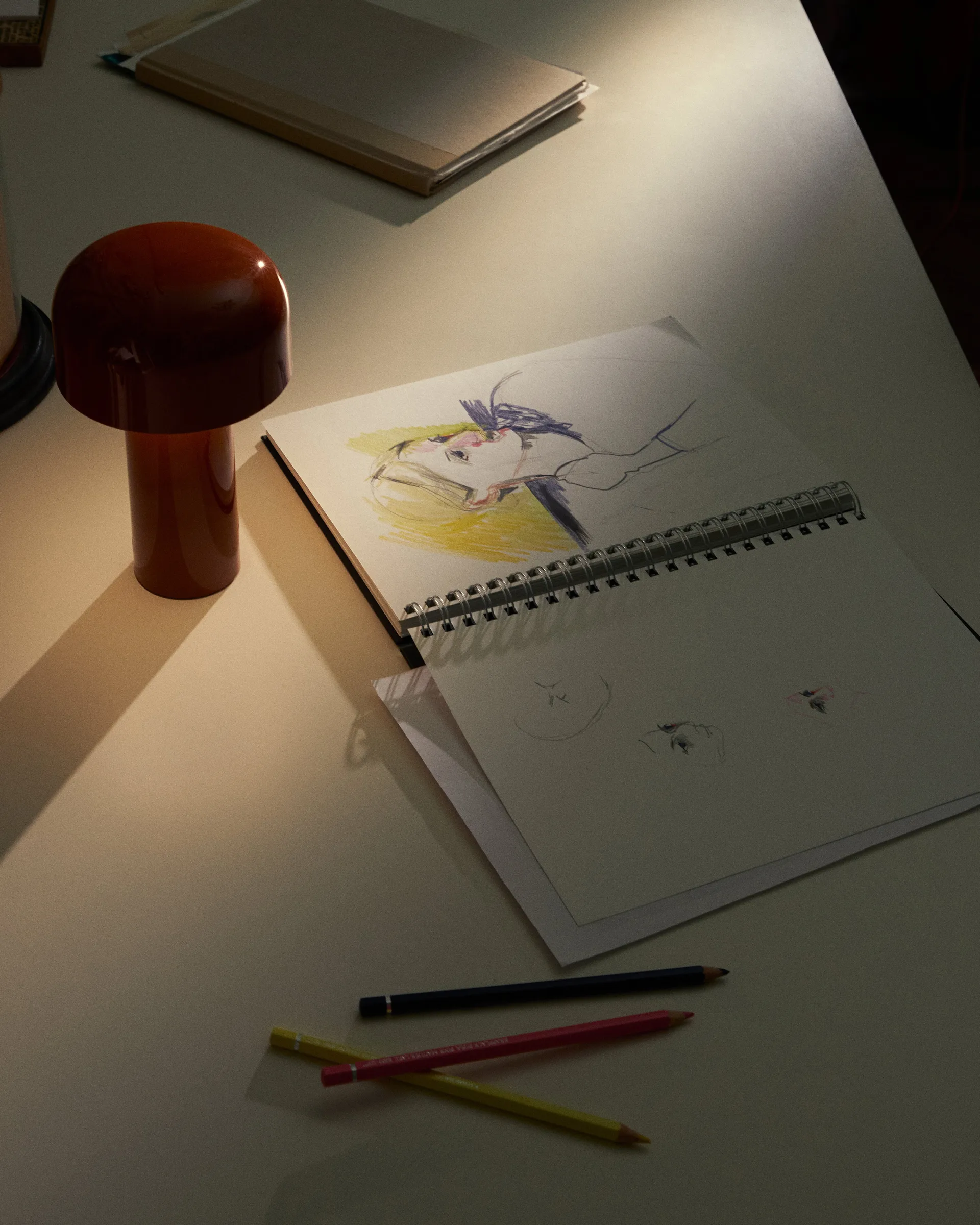 Bellhop portabel bordlampe, Brick red, IP54 (indendørs/udendørs) Flos