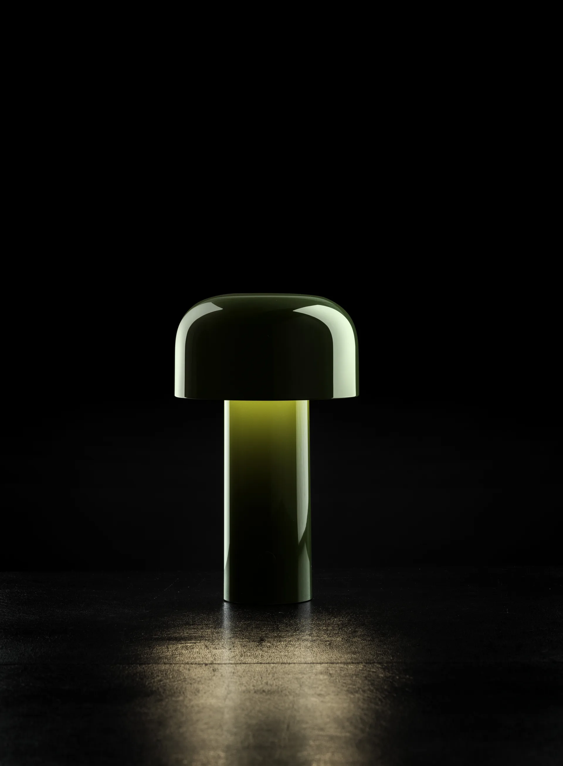 Bellhop portabel bordlampe, Glossy green, IP54 (indendørs/udendørs) Flos