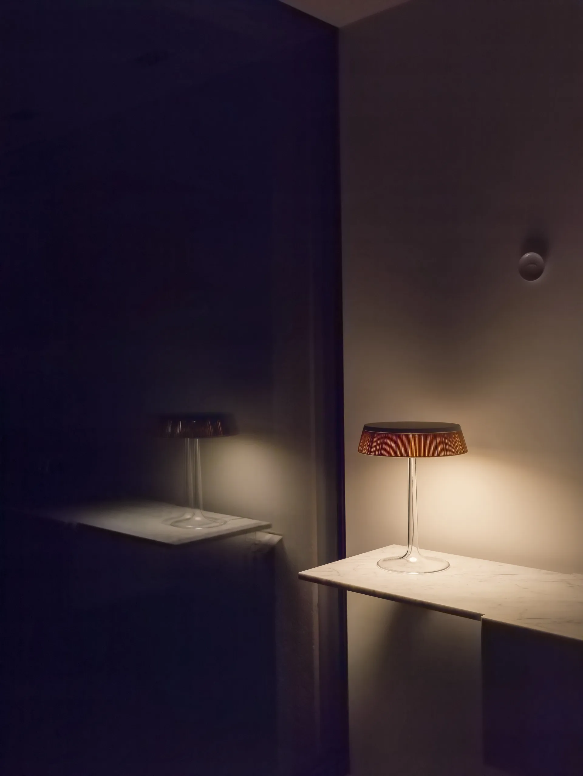 Bon Jour T bordlampe, Røgrå-matkrom toppen Flos