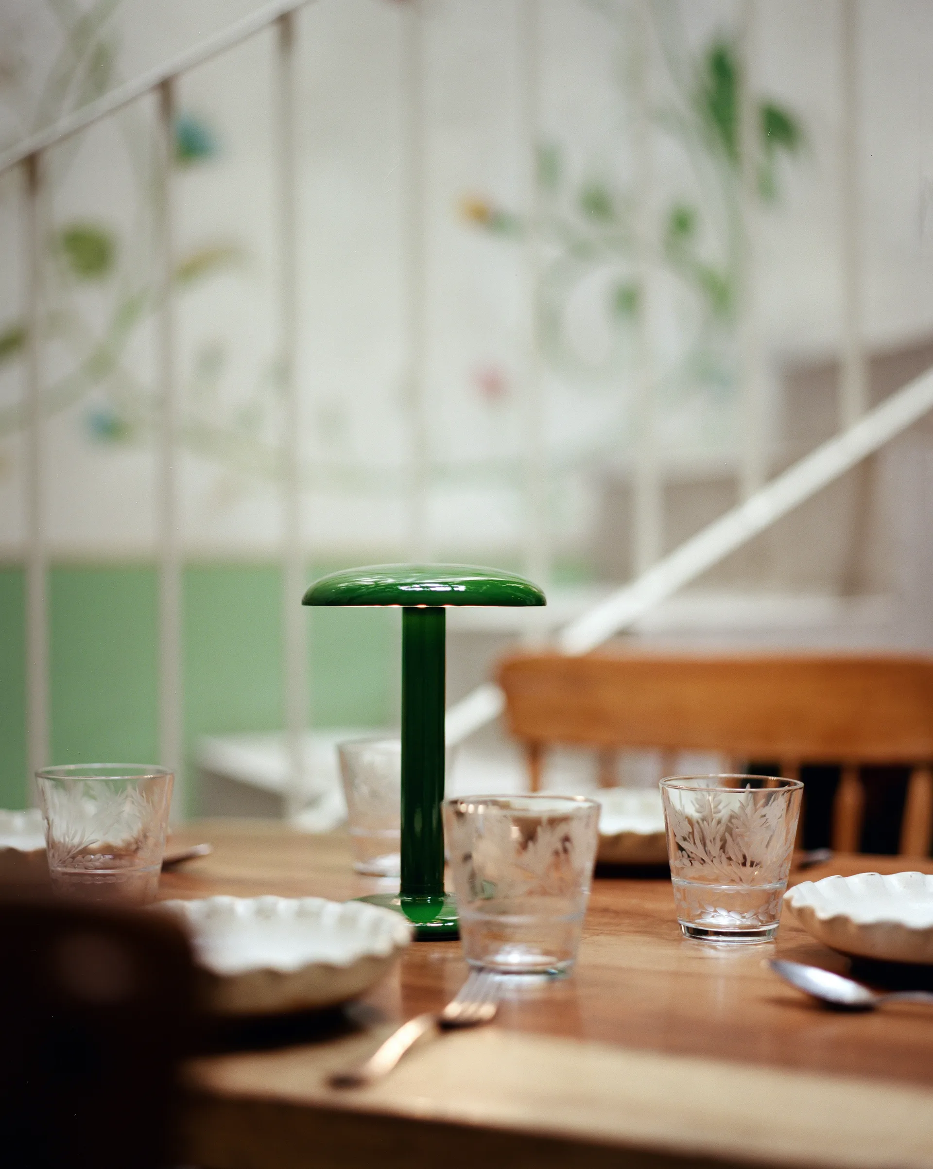 Gustave Residential portabel bordlampe, Lacquered green Flos