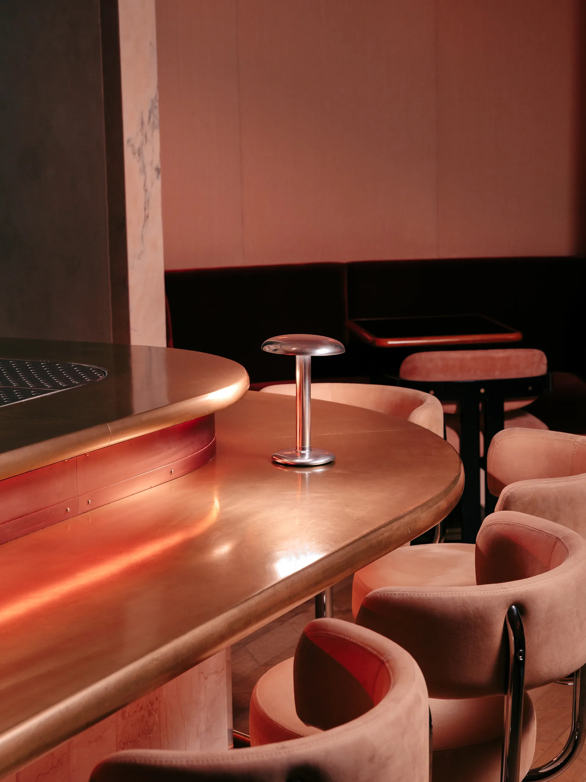 Gustave Residential portabel bordlampe, Polished silver Flos